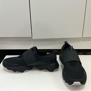 Sorel Women's Kinetic Impact Strap black tennis shoe size 9